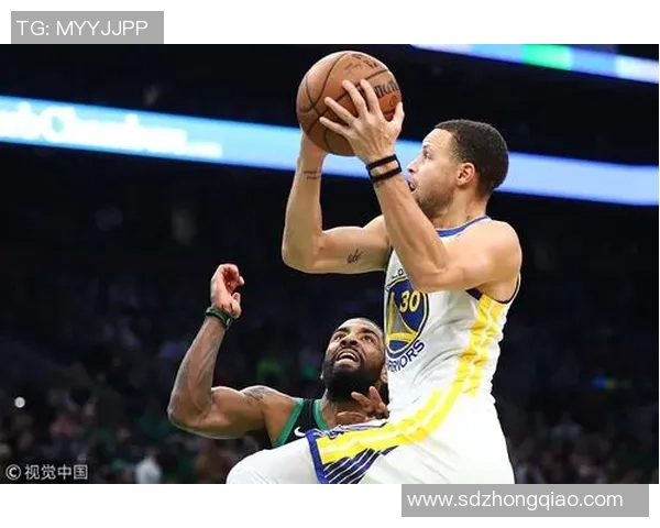 桑托斯与克鲁塞激战正酣谁能在这场对决中笑到最后